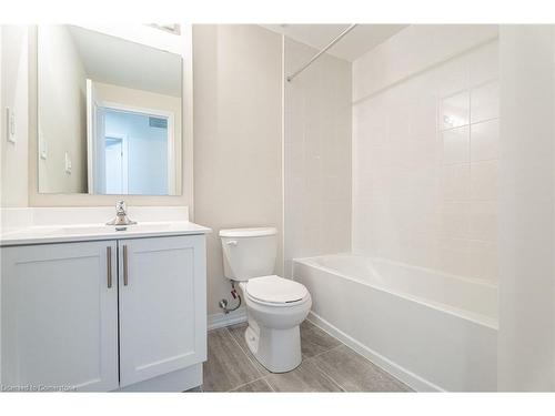 123-1577 Rose Way, Milton, ON - Indoor Photo Showing Bathroom