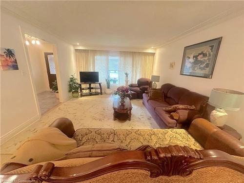 151 Homeside Avenue, Hamilton, ON - Indoor Photo Showing Living Room