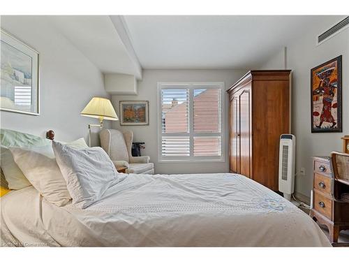 310-56 Kerman Avenue, Grimsby, ON - Indoor Photo Showing Bedroom