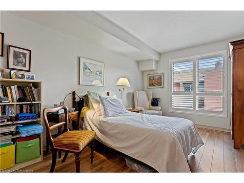 310-56 Kerman Avenue, Grimsby, ON - Indoor Photo Showing Bedroom