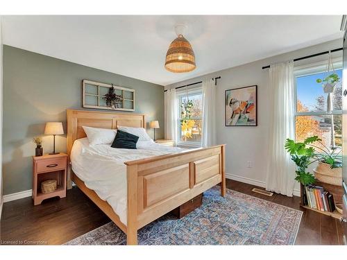 8 Grenoble Road, Hamilton, ON - Indoor Photo Showing Bedroom