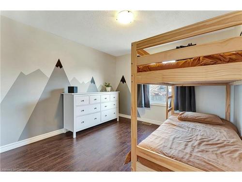 8 Grenoble Road, Hamilton, ON - Indoor Photo Showing Bedroom