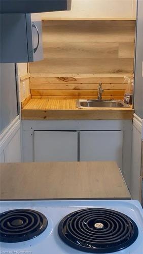 3-49 Robins Avenue, Hamilton, ON - Indoor Photo Showing Kitchen