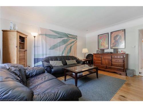 62 Alma Street, Dundas, ON - Indoor Photo Showing Living Room