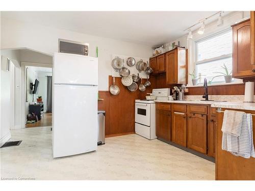 62 Alma Street, Dundas, ON - Indoor Photo Showing Kitchen With Double Sink