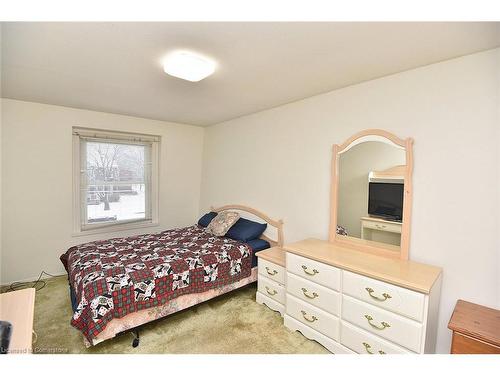 1 Eastview Avenue, Hamilton, ON - Indoor Photo Showing Bedroom