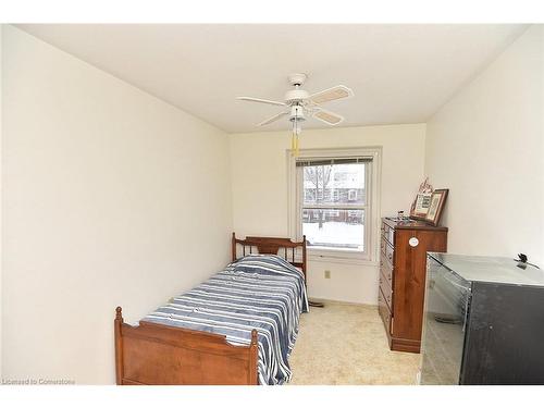 1 Eastview Avenue, Hamilton, ON - Indoor Photo Showing Bedroom