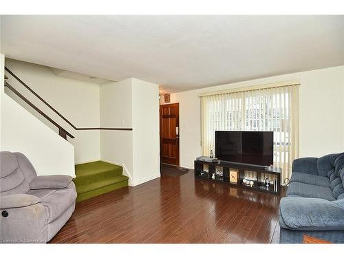 1 Eastview Avenue, Hamilton, ON - Indoor Photo Showing Living Room