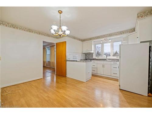 382 Tamarack Circle, Oakville, ON - Indoor Photo Showing Kitchen