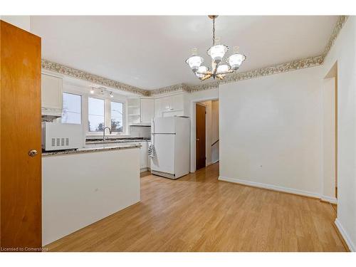 382 Tamarack Circle, Oakville, ON - Indoor Photo Showing Kitchen