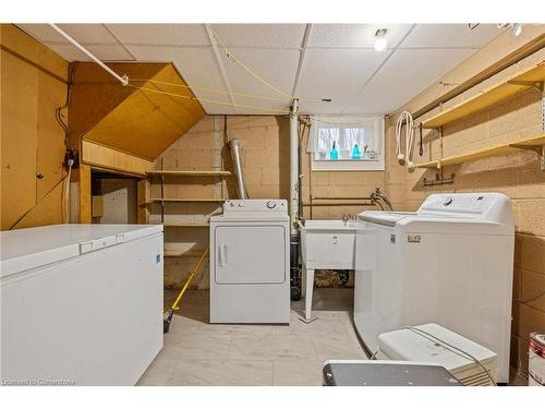 382 Tamarack Circle, Oakville, ON - Indoor Photo Showing Laundry Room