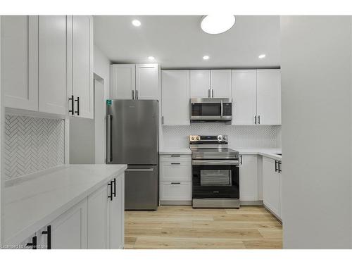 5-1420 Garth Street, Hamilton, ON - Indoor Photo Showing Kitchen