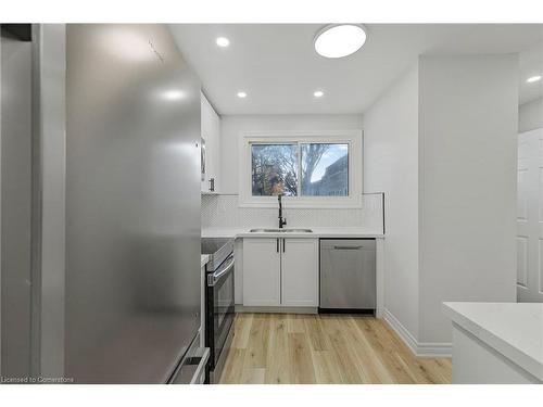 5-1420 Garth Street, Hamilton, ON - Indoor Photo Showing Kitchen