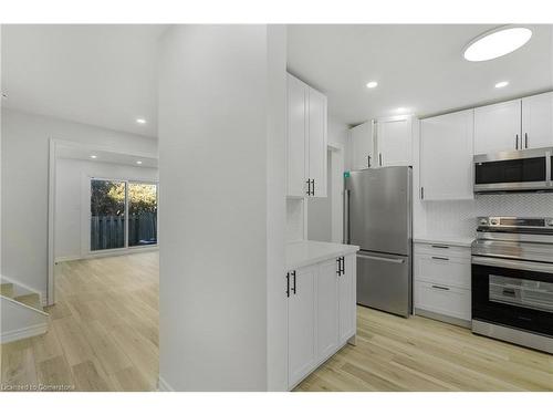 5-1420 Garth Street, Hamilton, ON - Indoor Photo Showing Kitchen