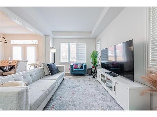 95 Kenesky Drive, Hamilton, ON - Indoor Photo Showing Living Room