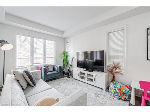 95 Kenesky Drive, Hamilton, ON - Indoor Photo Showing Living Room