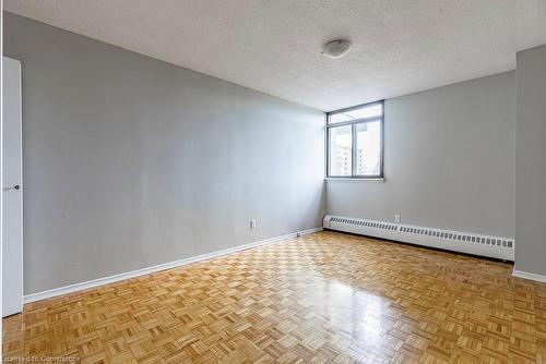 402-770 Hager Avenue, Burlington, ON - Indoor Photo Showing Other Room