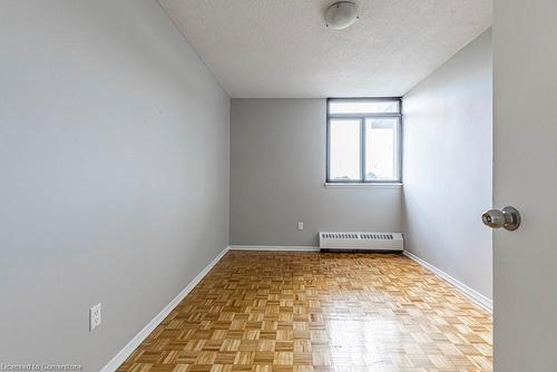 402-770 Hager Avenue, Burlington, ON - Indoor Photo Showing Other Room