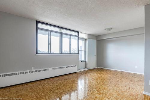 402-770 Hager Avenue, Burlington, ON - Indoor Photo Showing Other Room