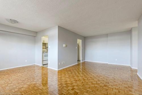 402-770 Hager Avenue, Burlington, ON - Indoor Photo Showing Other Room