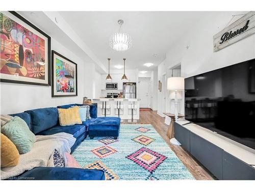 222-101 Shoreview Place, Stoney Creek, ON - Indoor Photo Showing Living Room