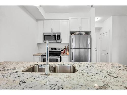 222-101 Shoreview Place, Stoney Creek, ON - Indoor Photo Showing Kitchen With Double Sink With Upgraded Kitchen