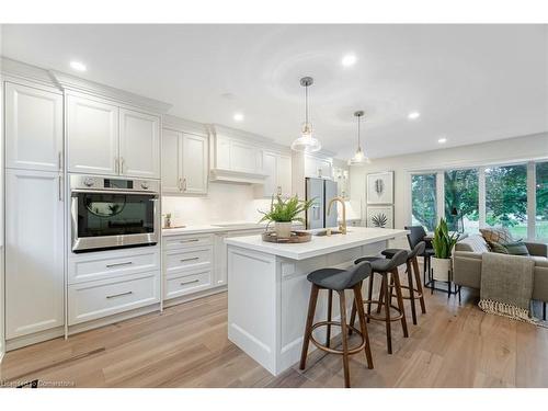 3150 Bentworth Drive, Burlington, ON - Indoor Photo Showing Kitchen With Upgraded Kitchen