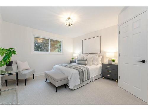 3150 Bentworth Drive, Burlington, ON - Indoor Photo Showing Bedroom