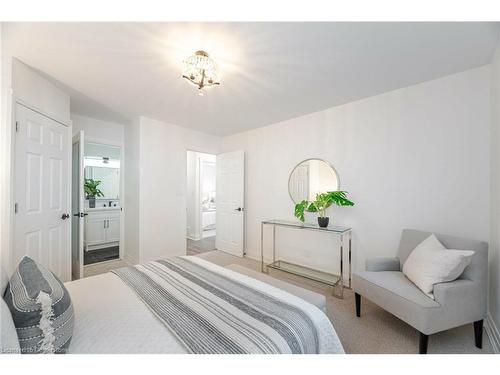 3150 Bentworth Drive, Burlington, ON - Indoor Photo Showing Bedroom