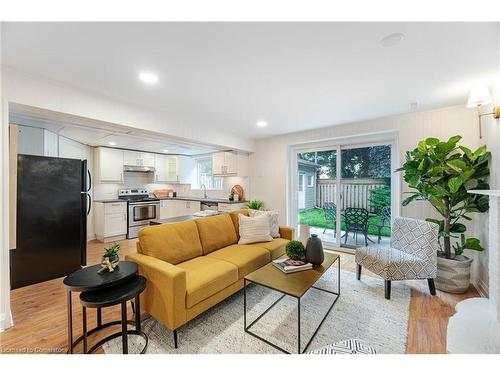 3150 Bentworth Drive, Burlington, ON - Indoor Photo Showing Living Room