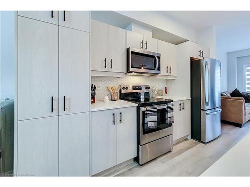 55 Sentinel Lane Lane, Hamilton, ON - Indoor Photo Showing Kitchen