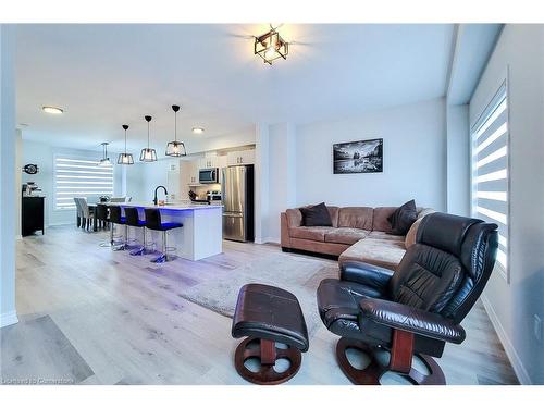 55 Sentinel Lane Lane, Hamilton, ON - Indoor Photo Showing Living Room