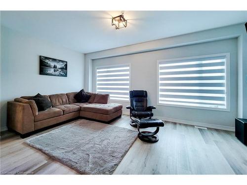 55 Sentinel Lane Lane, Hamilton, ON - Indoor Photo Showing Living Room