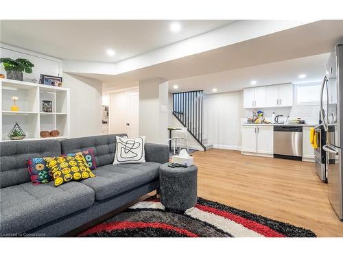 213 Inverness Avenue E, Hamilton, ON - Indoor Photo Showing Living Room