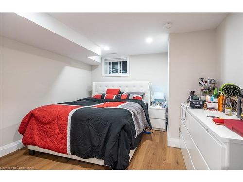 213 Inverness Avenue E, Hamilton, ON - Indoor Photo Showing Bedroom