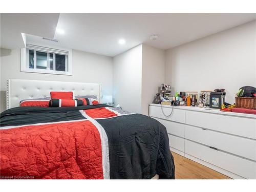 213 Inverness Avenue E, Hamilton, ON - Indoor Photo Showing Bedroom