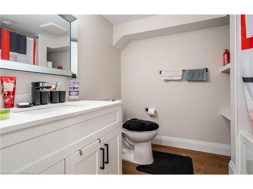 213 Inverness Avenue E, Hamilton, ON - Indoor Photo Showing Bathroom