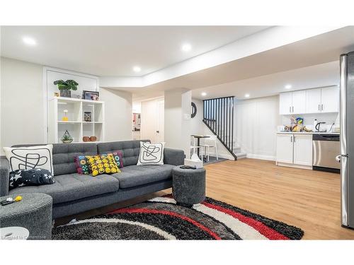 213 Inverness Avenue E, Hamilton, ON - Indoor Photo Showing Living Room