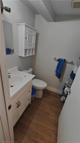 207 Caroline Street N, Hamilton, ON - Indoor Photo Showing Bathroom