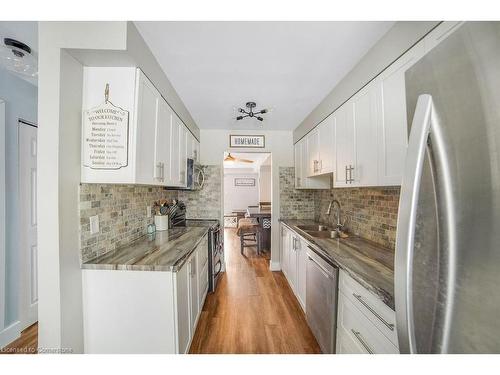 90 Glenmor Place, Caledonia, ON - Indoor Photo Showing Kitchen With Double Sink With Upgraded Kitchen