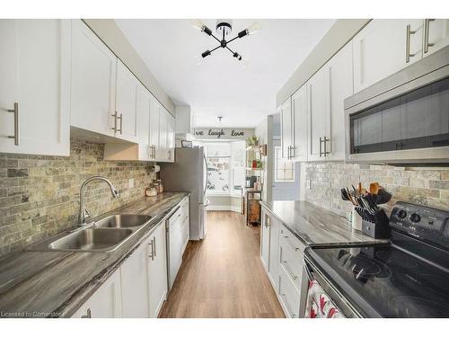 90 Glenmor Place, Caledonia, ON - Indoor Photo Showing Kitchen With Double Sink With Upgraded Kitchen