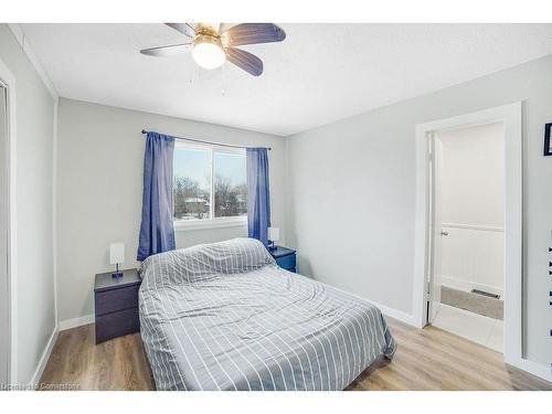 90 Glenmor Place, Caledonia, ON - Indoor Photo Showing Bedroom