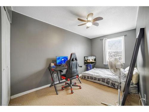 90 Glenmor Place, Caledonia, ON - Indoor Photo Showing Bedroom