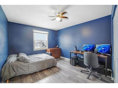 90 Glenmor Place, Caledonia, ON - Indoor Photo Showing Bedroom