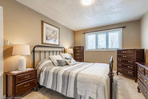 1056 Dowland Crescent, Burlington, ON - Indoor Photo Showing Bedroom