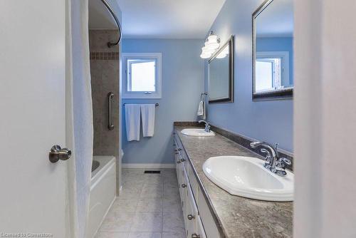 1056 Dowland Crescent, Burlington, ON - Indoor Photo Showing Bathroom