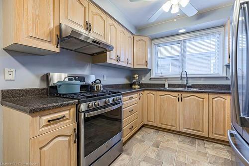 1056 Dowland Crescent, Burlington, ON - Indoor Photo Showing Kitchen