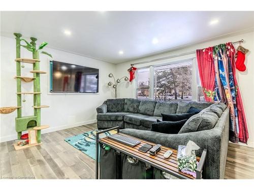 30 Radford Avenue, Cambridge, ON - Indoor Photo Showing Living Room