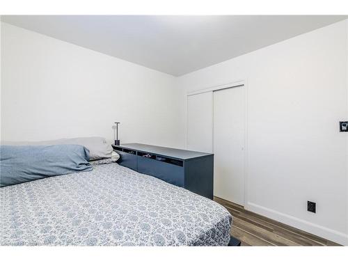 30 Radford Avenue, Cambridge, ON - Indoor Photo Showing Bedroom