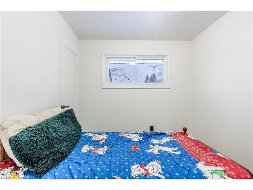 30 Radford Avenue, Cambridge, ON - Indoor Photo Showing Bedroom